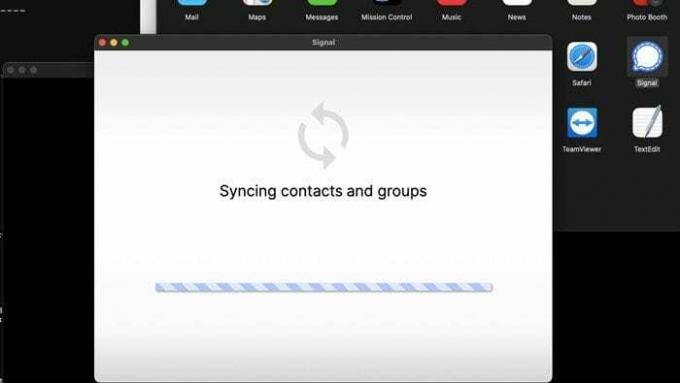 warten Sie, bis die Signal-Desktop-App Kontakte und Gruppen synchronisiert